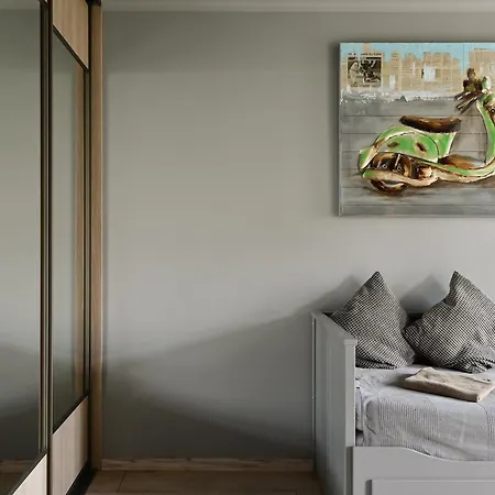 Quiet Loft With Free Parking 公寓