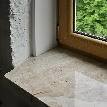 公寓 Quiet Loft With Free Parking