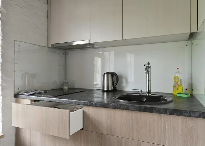 Quiet Loft With Free Parking