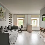 Daire Quiet Loft With Free Parking *